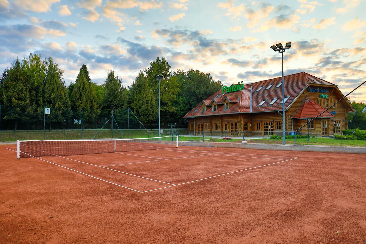 Grand Slam Park Inn Budapest Extérieur photo